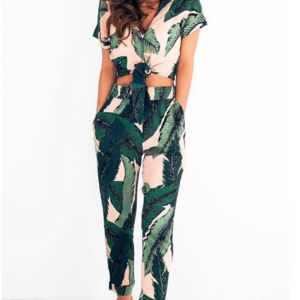 NWOT HIGH WAIST FLORAL PANTS & CROP TOP